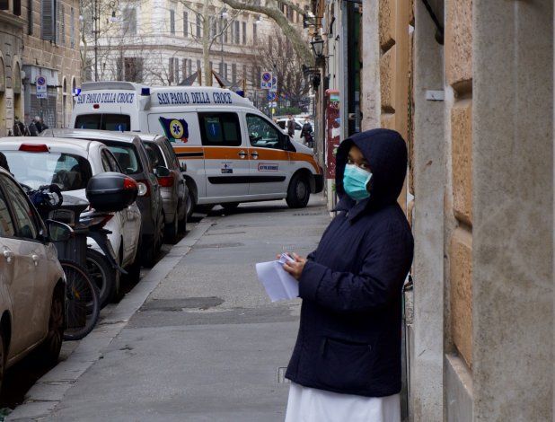 En Italia ya hay más de 6800 muertos por el coronavirus.