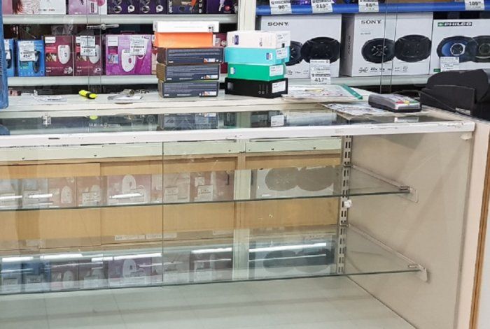 Centenario: robaron 9 celulares de la Cooperativa Obrera