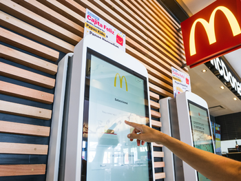Nuevo McDonalds en la Patagonia: en dos días evaluaron a más de 700 jóvenes que se postularon para trabajar.
