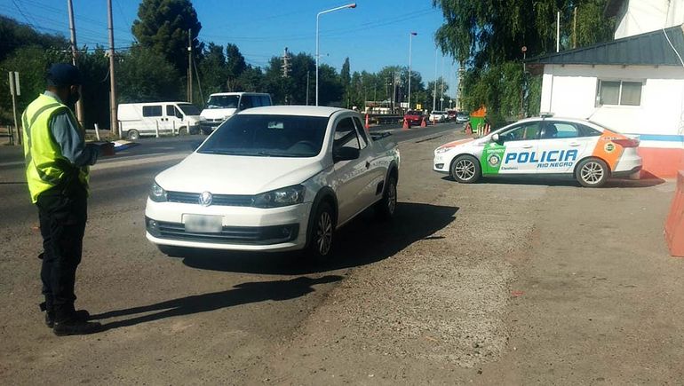 Lo atraparon en la Caminera manejando una camioneta robada