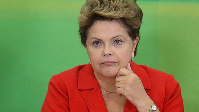 La presidenta de Brasil está cada día más complicada.