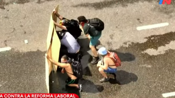 en vivo: las reacciones de milei y ministros ante los incidentes con bombas molotov frente al congreso en vivo: las reacciones de milei y ministros ante los incidentes con bombas molotov frente al congreso