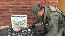 El traslado de fósiles sin autorización está prohibido. El traslado de fósiles sin autorización está prohibido.