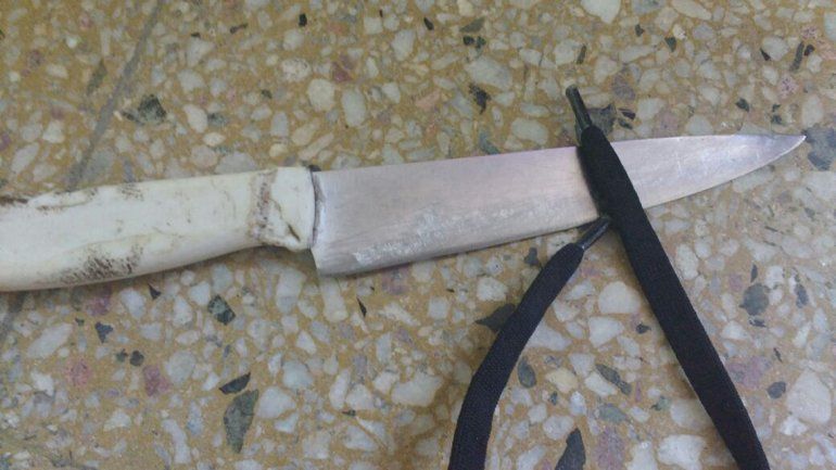 La Policía secuestró el cuchillo tipo carnicero que usó el agresor.