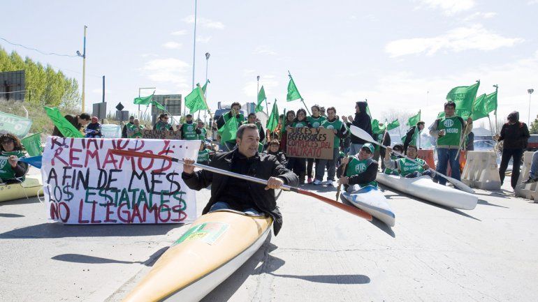 Los manifestantes de ATE Río Negro se manifestarán nuevamente en los puentes carreteros.