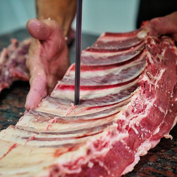 Lejos de recuperarse, los precios del asado siguen cayendo.