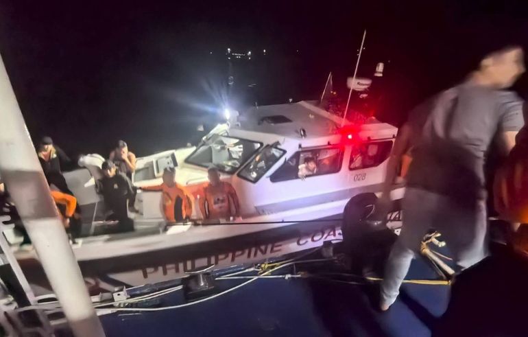 Tras el naufragio se desplegó un amplio operativo para rescatar a sobrevivientes. Tras el naufragio se desplegó un amplio operativo para rescatar a sobrevivientes.