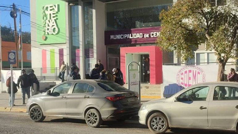 La Municipalidad de Centenario despidió a cuatro agentes. La Municipalidad de Centenario despidió a cuatro agentes.