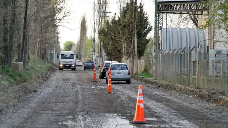 La calle que divide a Neuquén y Plottier será pavimentada / Foto Prensa Gobierno