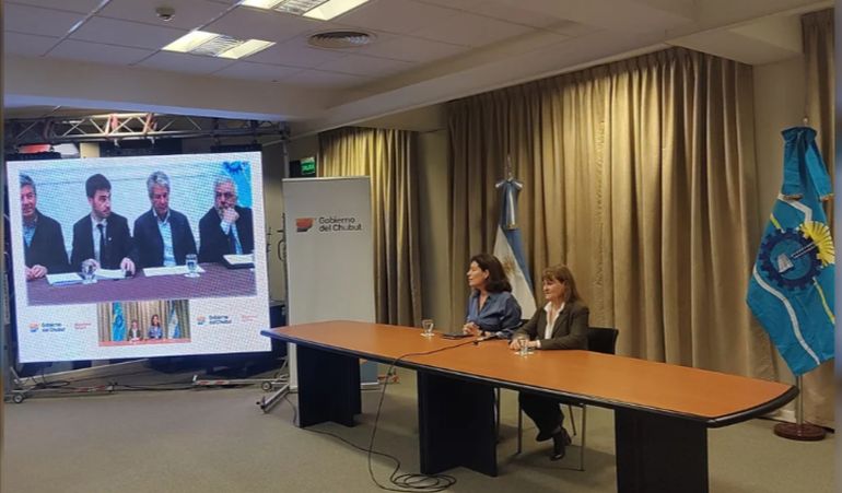La presentación oficial de las medidas que apuntan a darle impulso a la zona franca de Comodoro Rivadavia y el corredor que la conecta con otras ciudades de Chubut. La presentación oficial de las medidas que apuntan a darle impulso a la zona franca de Comodoro Rivadavia y el corredor que la conecta con otras ciudades de Chubut.