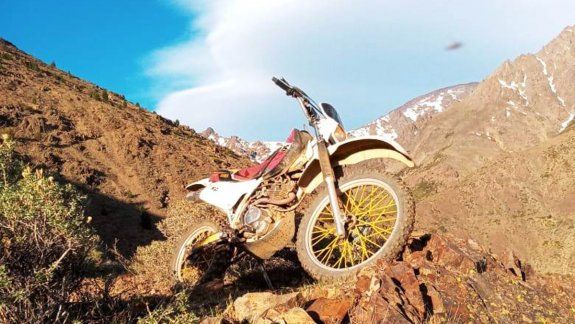 Un ovni sorprendió a un motociclista en el norte neuquino
