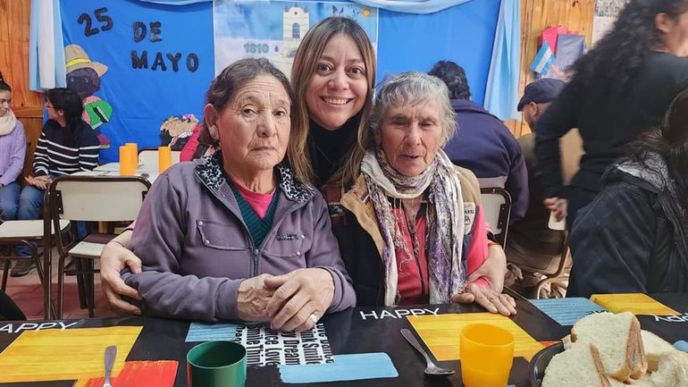 Keyla prometió lealtad a la bandera en soledad en Pichi Neuquén. Keyla prometió lealtad a la bandera en soledad en Pichi Neuquén.