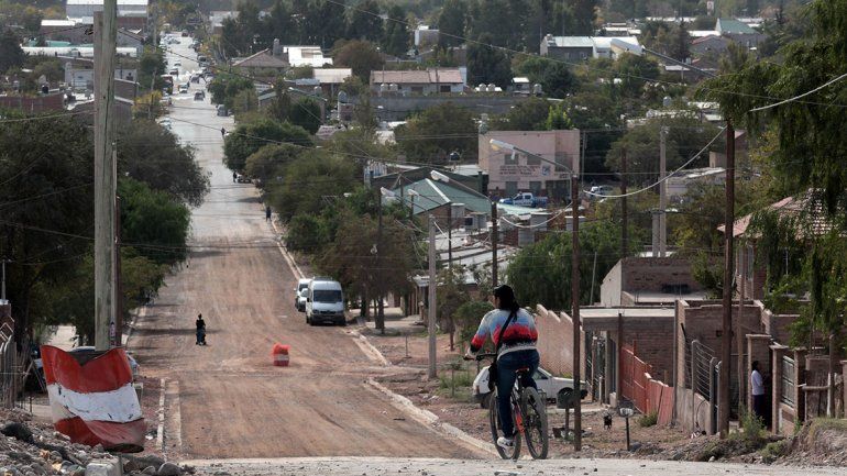 Uno de los accesos a la segunda meseta que se asfaltó en 2019. Centenario tiene poca conectividad.