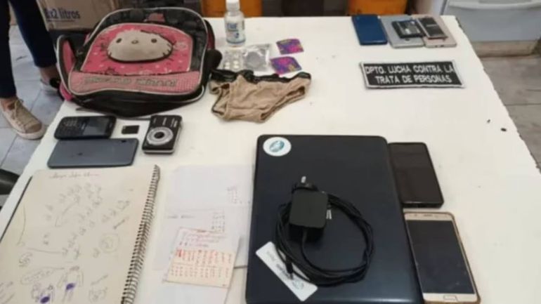 En la casa de los detenidos por abuso sexual encontraron preservativos, celulares y dispositivos que serán peritados. Foto: Perfil. En la casa de los detenidos por abuso sexual encontraron preservativos, celulares y dispositivos que serán peritados. Foto: Perfil.