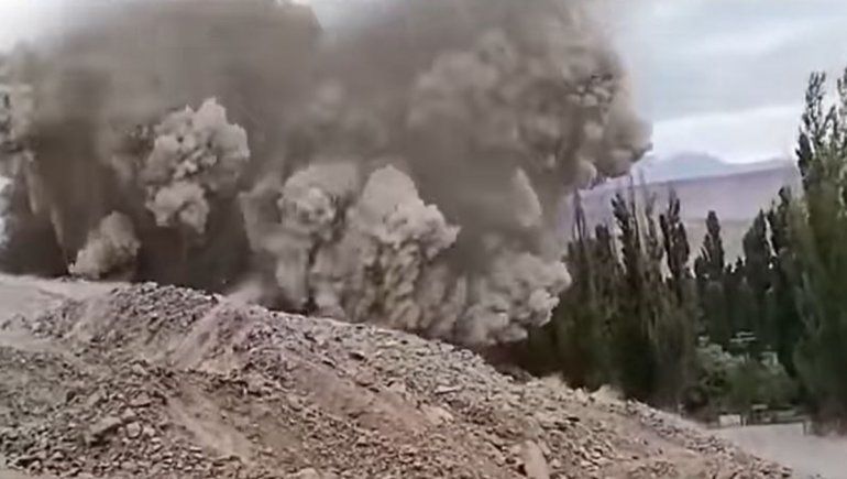 Así dinamitaban el cerro de la Virgen para hacer la Ruta 43