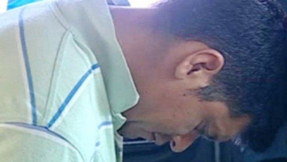 Sergio Gustavo Ramírez, ayer, en el patrullero luego de su detención.&nbsp; Su situación es muy comprometida.