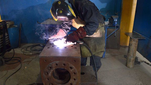 Inician cursos para formar jóvenes en oficios petroleros