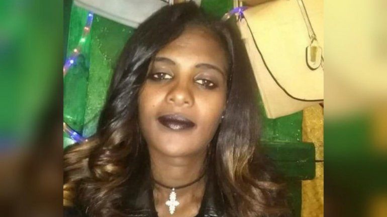 El antes y el después del horror. Atsede Nigussiem fue a abrirle la puerta a su esposo y él le tiró el ácido que la dejó irreconocible. Está casi ciega.