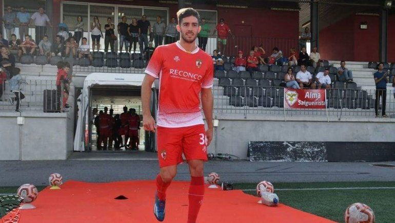 Petretto alienta al Rojo neuquino desde Portugal