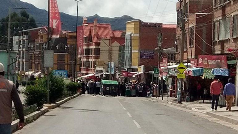 Alrededor de 40 argentinos varados en Cochabamba por los piquetes en Bolivia