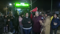 padres cortaron la calle y tomaron un cole: reclaman por la falta de clases en un cpem tras dos incendios
