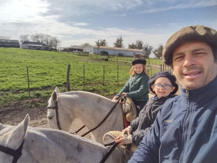 Criado entre caballos, ovejas y vacas, Sebastián Pechar lleva la ganadería en la sangre. Hoy, después de 23 años de trayectoria, analiza el cambio de ciclo que atraviesa la actividad.