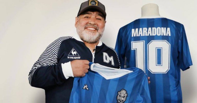 En Mercado Libre venden hasta en 2.500.000 las remeras firmadas por Maradona