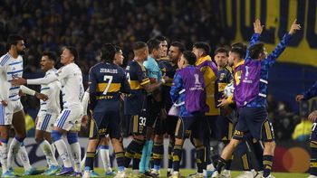 escandalo: se publicaron los audios del var sobre las polemicas jugadas del boca-cruzeiro escandalo: se publicaron los audios del var sobre las polemicas jugadas del boca-cruzeiro