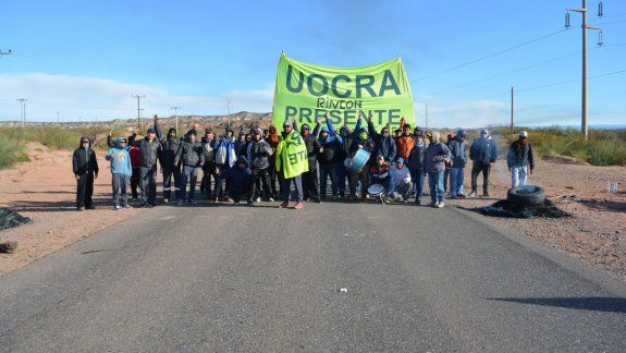 Grupos cercanos al dirigente Juan Carlos Levi salieron a las rutas ayer.