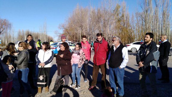 Vecinos se movilizaron para exigir la finalización de la Ruta 22
