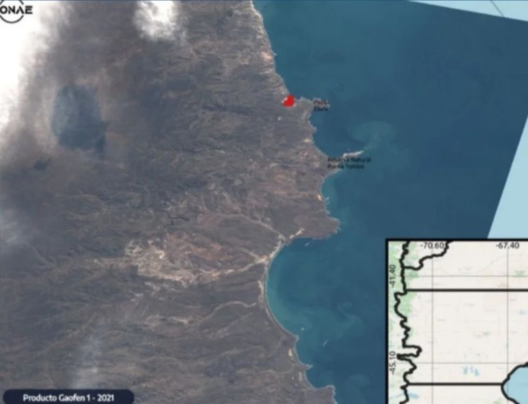 Desde la CONAE consiguieron fotos de un satélite chino para estudiar las posibles transformaciones del terreno en Punta Tombo, por la acción del acusado. Desde la CONAE consiguieron fotos de un satélite chino para estudiar las posibles transformaciones del terreno en Punta Tombo, por la acción del acusado.