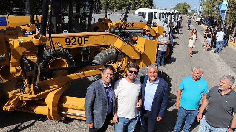 Gaido y Figueroa presentaron histórica inversión en máquinas 0 km para optimizar los servicios de agua en Neuquén | LM Neuquen Gaido y Figueroa presentaron histórica inversión en máquinas 0 km para optimizar los servicios de agua en Neuquén