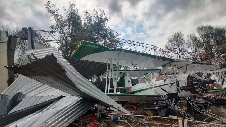 Una violenta tormenta azota a Buenos Aires: granizo, derrumbe y heridos