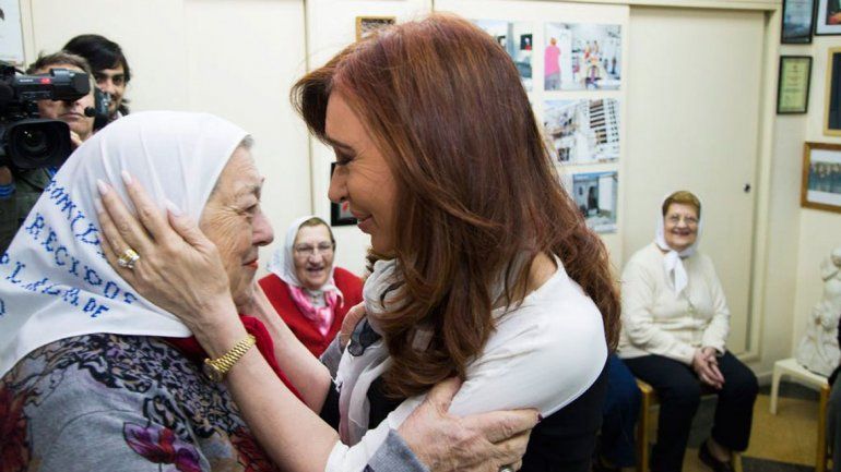 En la ronda 2000, Hebe de Bonafini cruzó a Macri