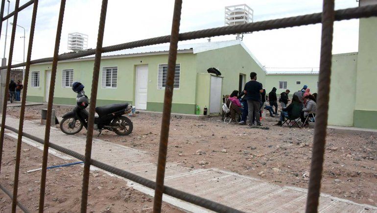 Custodian sus futuras viviendas para que no las usurpen