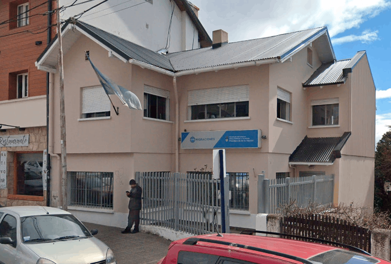 La delegación de Migraciones de Bariloche donde el ciudadano chileno debía concurrir a legalizar su situación. La delegación de Migraciones de Bariloche donde el ciudadano chileno debía concurrir a legalizar su situación.