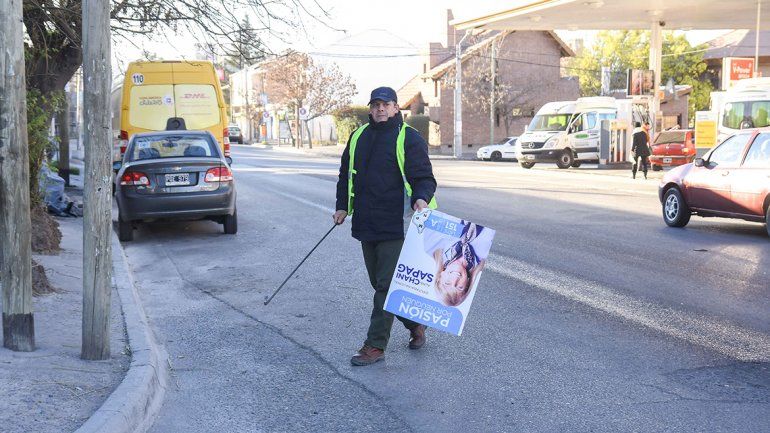 El Municipio sacó los carteles políticos de lugares prohibidos