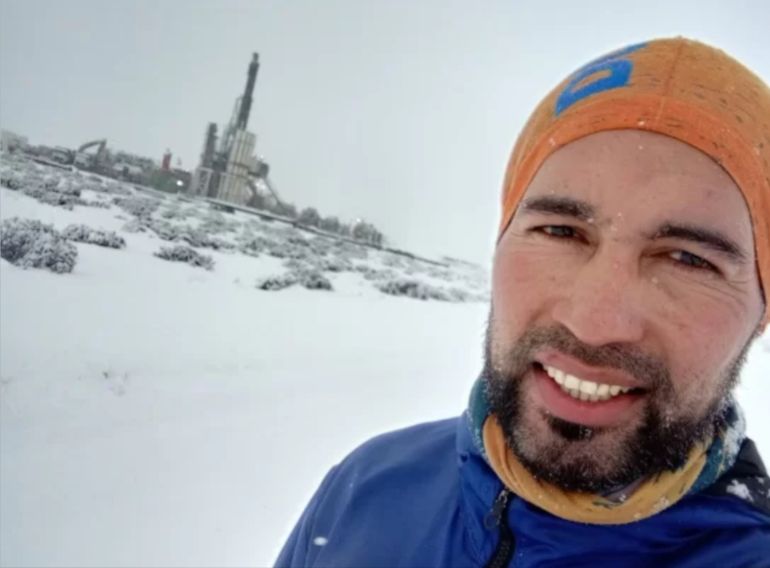 Ariel León contó que entrena de este modo hace cuatro meses. Ariel León contó que entrena de este modo hace cuatro meses.