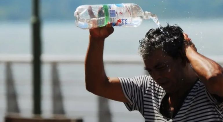 Además, se esperan noches tropicales, con temperaturas mínimas que no descenderán de los 24°C o 25°C. Además, se esperan noches tropicales, con temperaturas mínimas que no descenderán de los 24°C o 25°C.