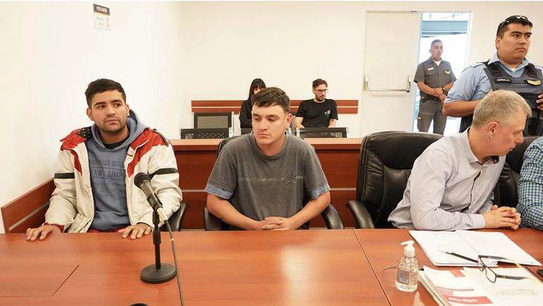 Jonathan Pérez y Matías Lozano (de izquierda a derecha) junto a sus defensores Leandro Seisdedos y Pablo Marazzo (fuera de cuadro).