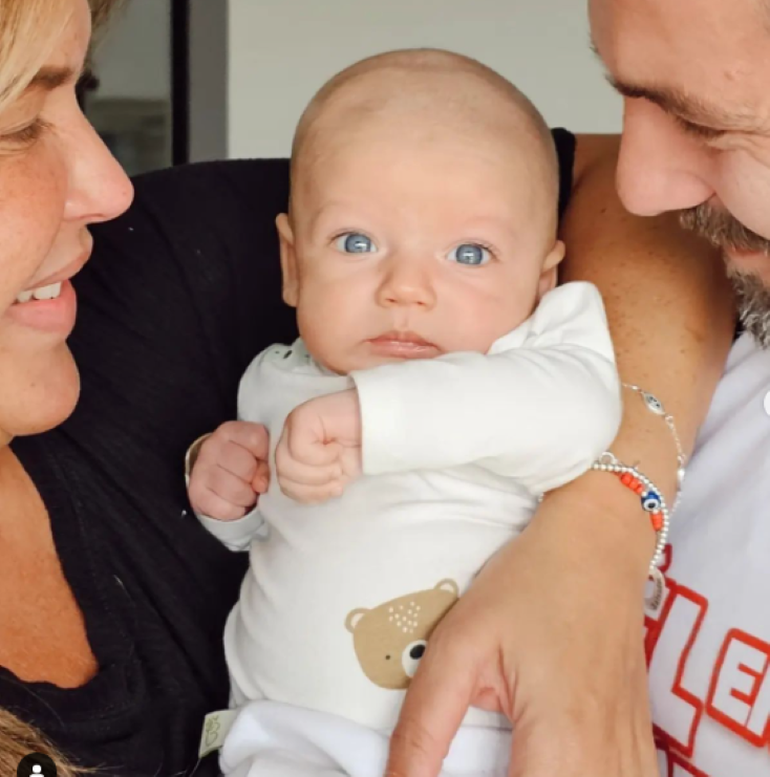 Nazarena Vélez está feliz con su abuelazgo y disfruta junto a su novio Santiago Caamaño de su nieto Salvador.