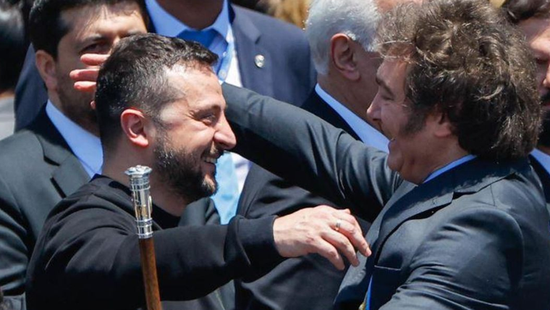 Javier Milei mantuvo una reunión telefónica con Zelensky y fue invitado a visitar a Ucrania