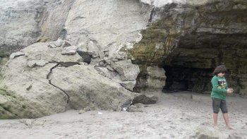 un derrumbe causo miedo en la playa del centro en las grutas un derrumbe causo miedo en la playa del centro en las grutas