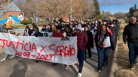 Picún Leufú marchó a 19 años de la desaparición y se acercan testimonios