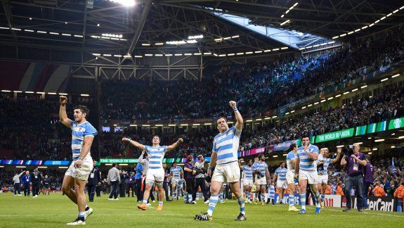 El festejo puma en el estadio. Hubo baile, cantos y muchas sonrisas durante un largo rato por el objetivo cumplido. Ahora viene el tiempo de soñar con superar el tercer puesto de Francia 2007.
