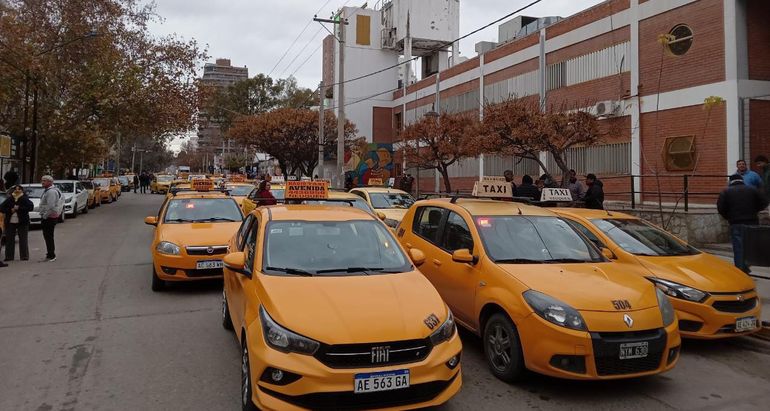 Los taxistas reclaman mayor seguridad y formarán una mesa de trabajo