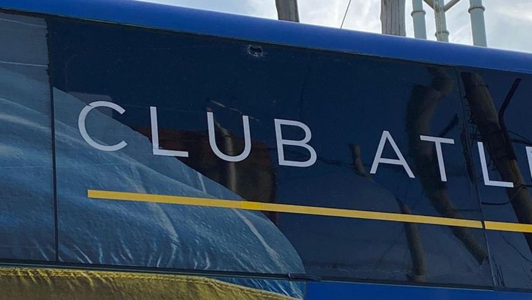 El micro de Boca fue apedreado en su llegada a la cancha de Defensa y Justicia