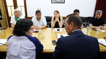 El gobierno provincial y los gremios continuaron con las negociaciones salariales. El gobierno provincial y los gremios continuaron con las negociaciones salariales.