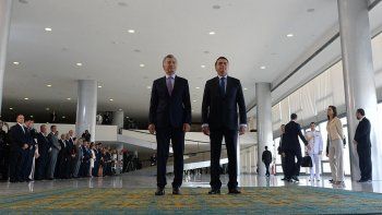 en su primer encuentro, macri y bolsonaro unieron fuerzas