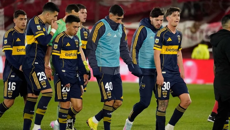 Sin Rojo y en una profunda crisis, Boca recibe a Racing en un picante clásico: hora, formaciones y TV